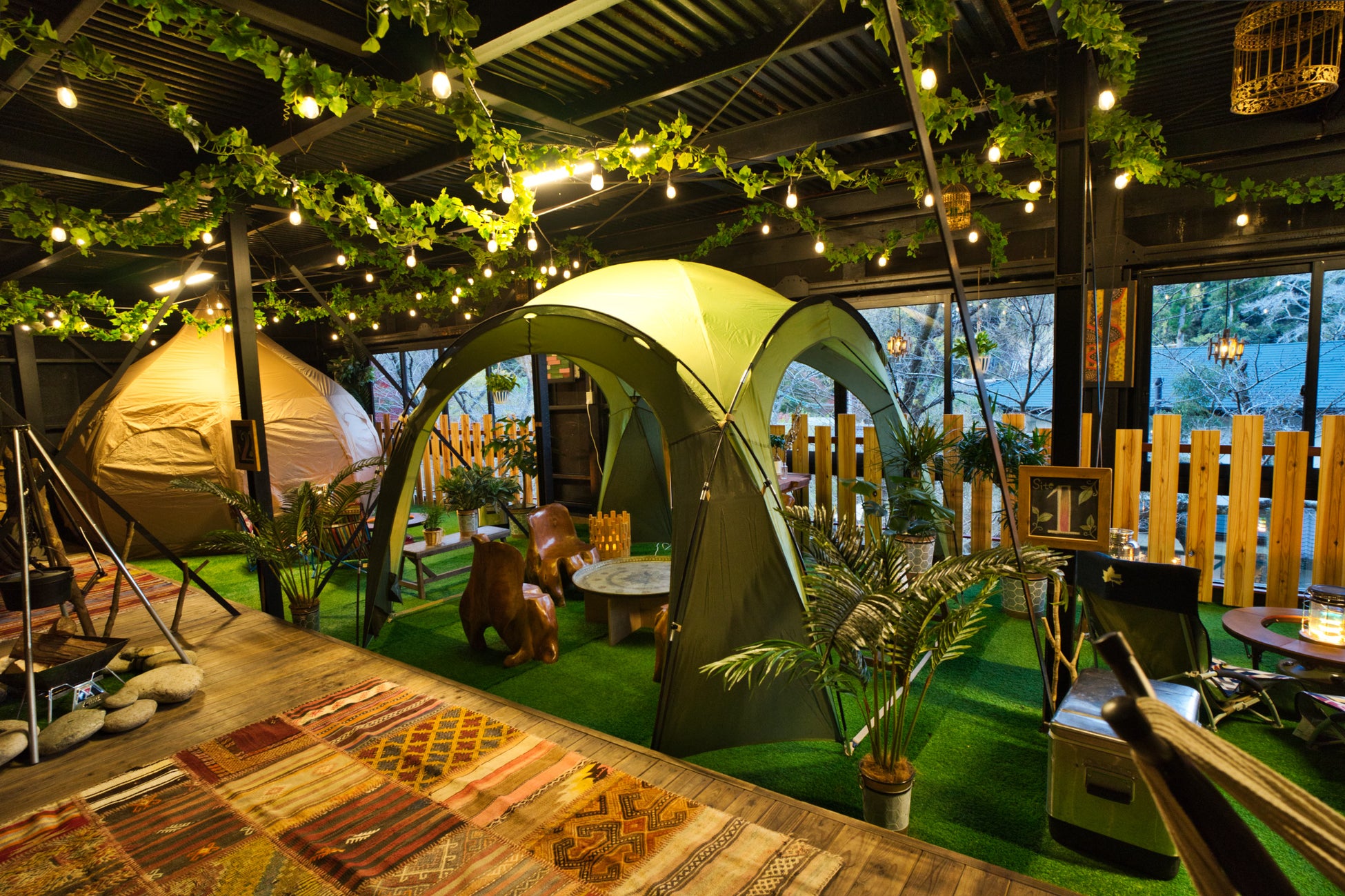 グランピング テント 室内 設備