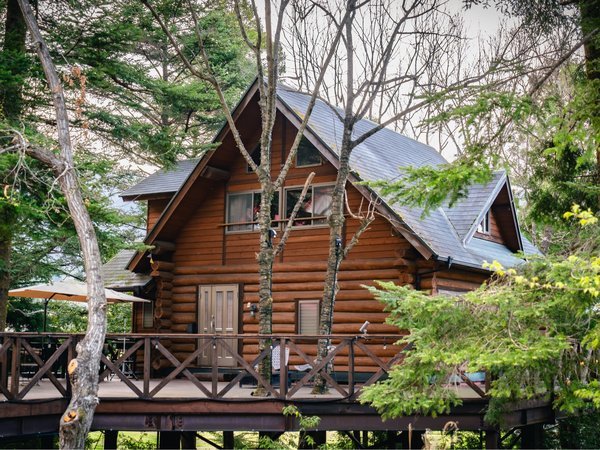 ウッドデザインパーク与位 廃校リノベーション 川遊び