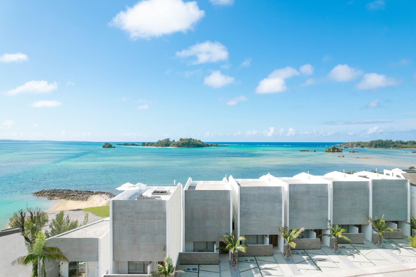 VILLA VALIOSA ON THE BEACH 恩納村