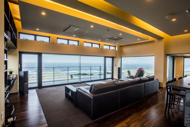 バケーションレンタル 家族旅行 グループ旅行 リビング